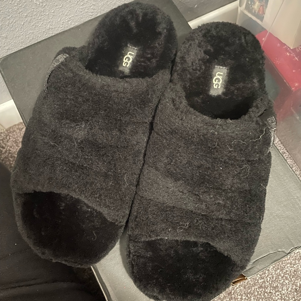 Black Ugg slip in slippers